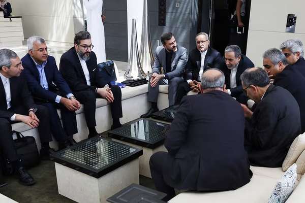 Guards urge public to brace for snapback as Iran eyes talks with Europe