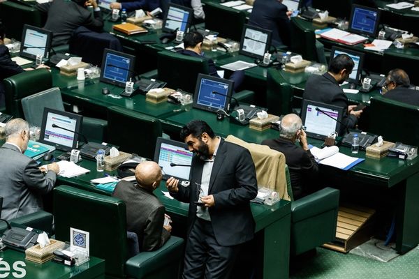 Iran hardliners blame economic woes on cabinet, push for impeachments