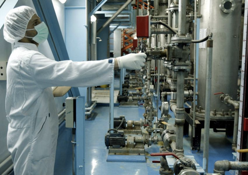 رویترز از قول یک مقام ایرانی: زمان به نفع ما و برنامه هسته‌ای ما هر روز در حال پیشرفت است