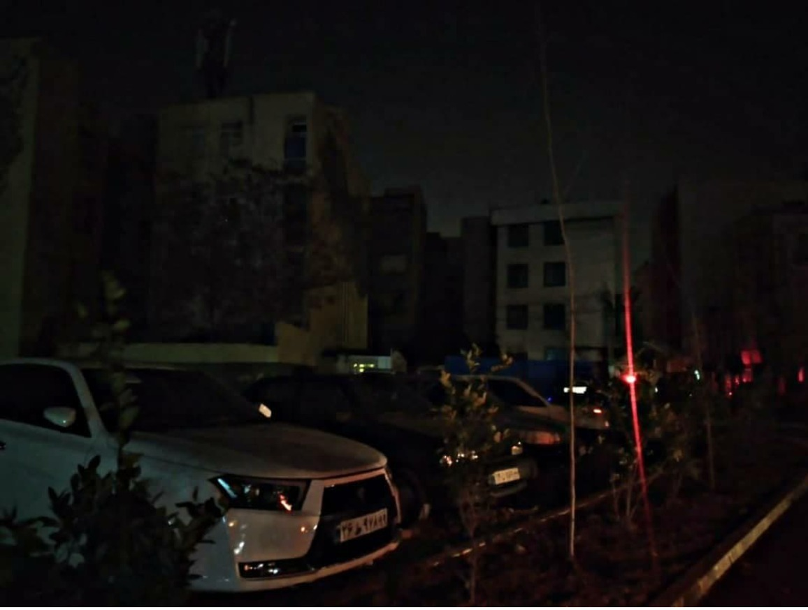 لا كهرباء ولا ماء ولا خُطة: في صيف إيران.. إن لم تبكِ فاضحك