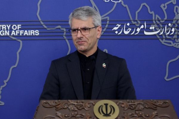 متحدث الخارجية الإيرانية: الدول الأوروبية لن تحظى بـ "شرف" المشاركة في تشييع جثمان خامنئي