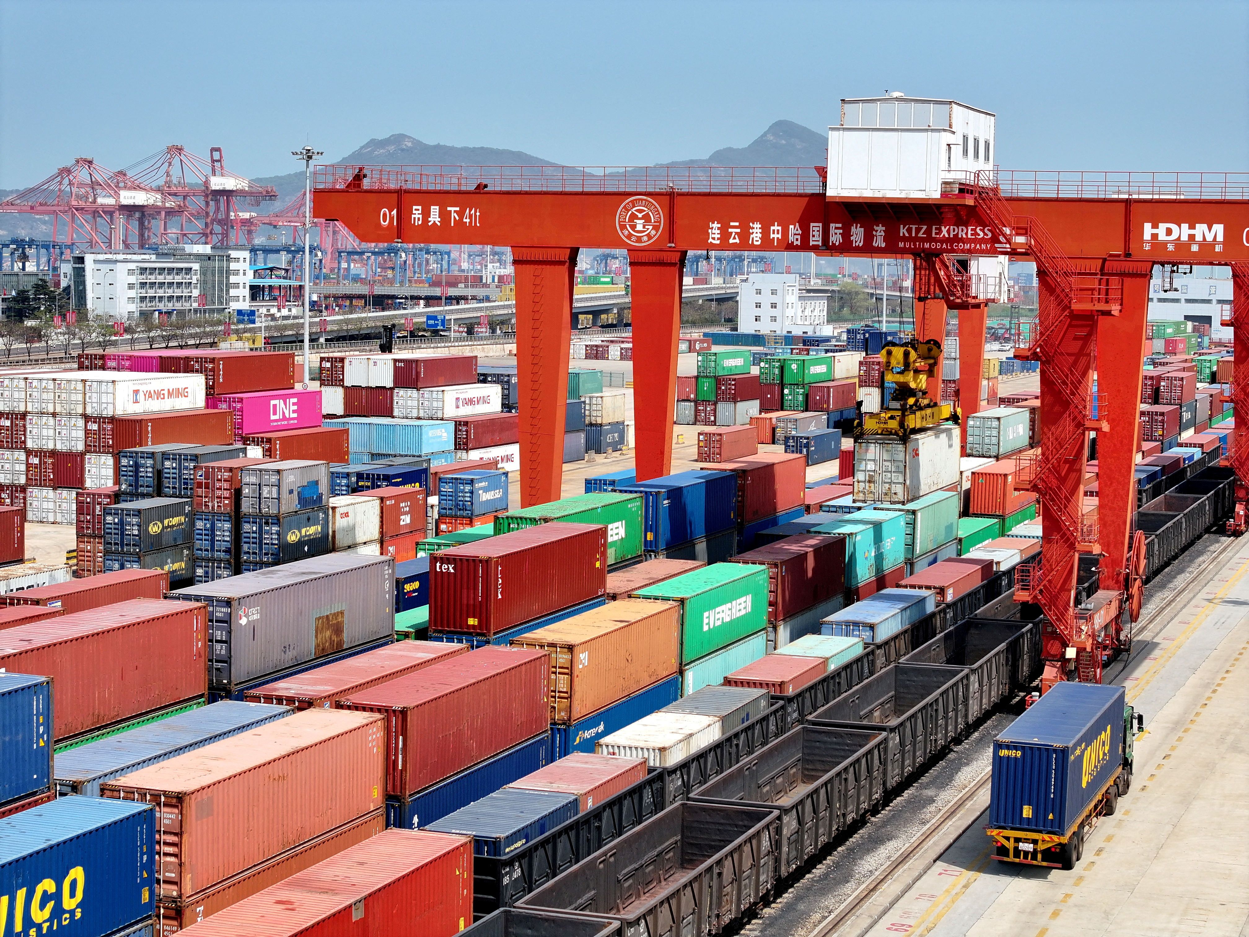 چرا ترامپ از وضع تحریم‌های ثانویه علیه چین سرباز می‌زند؟