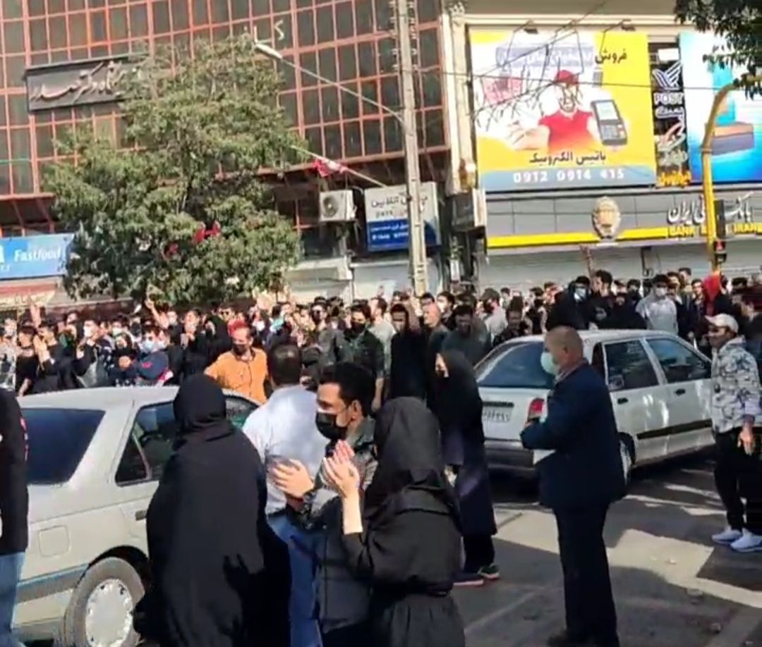 تداوم خیزش سراسری علیه جمهوری اسلامی؛ مردم معترض و دانشجویان روز شنبه به خیابان‌ها آمدند