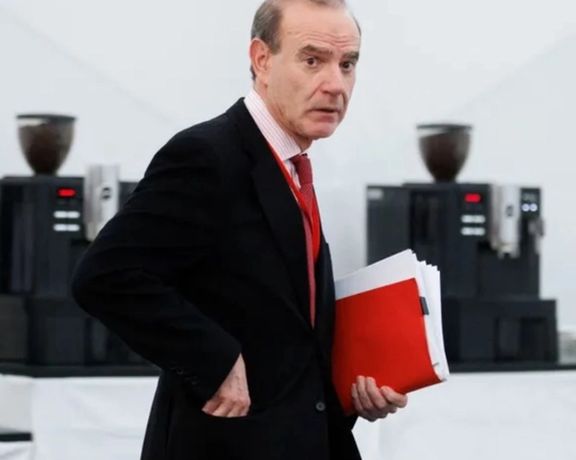 انریکه مورا خبر داد که در مسیر بازگشت از تهران، توسط پلیس آلمان و بدون توضیح مدتی توقیف شد