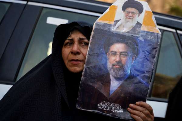 روایت تازه زاکانی از حمله ۹ اسفند: موشک مستقیما به محل اقامت مجتبی خامنهای اصابت کرد