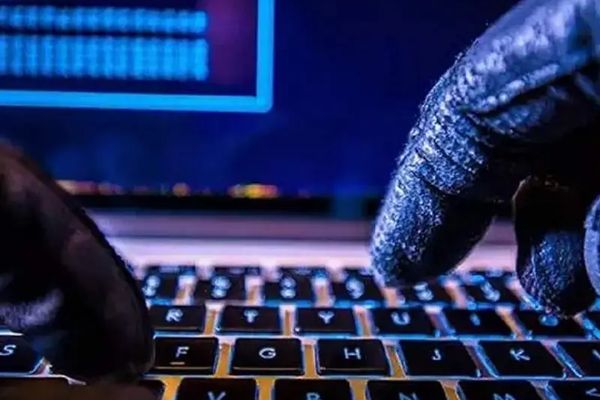 قراصنة تابعون للنظام الإيراني يتسللون إلى إحدى دول المنطقة 8 أشهر