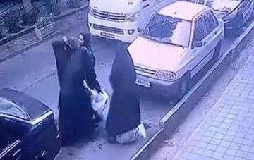 دختر قربانی گشت ارشاد: ماموران طوری من را زدند که تا چند روز نمی‌توانستم غذا بخورم