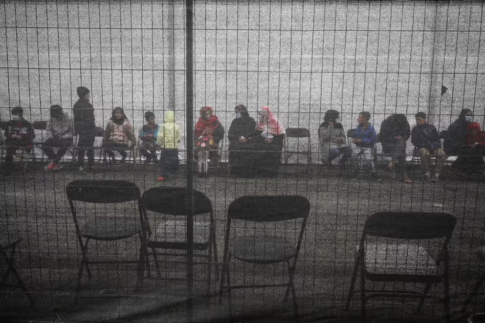 خدمات شهروندی و مهاجرت آمریکا بررسی همه پرونده‌های مهاجرتی افغان‌ها را متوقف کرد