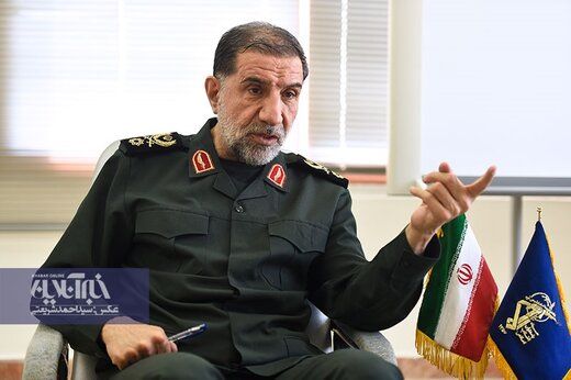 اسماعیل کوثری می‌گوید زاکانی در زمان حضور در بسیج دانشجویی در وقایع ۱۸ تیر «وظیفه‌اش» را خوب انجام داد و به همین دلیل از سوی سپاه پاسداران حمایت شد 