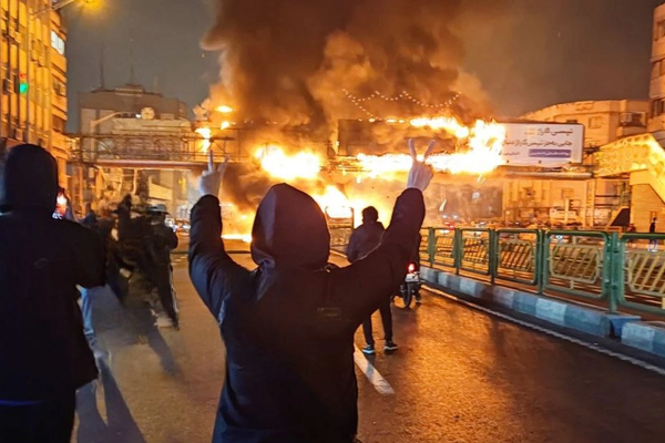 معترض مجروح در تهران: ماموران از ساختمانهای اداری به سمت مردم شلیک میکردند