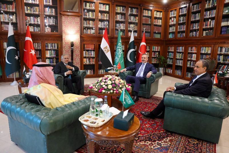 چهار کشور منطقه موسوم به گروه «آر۴» خواستار توقف فوری حملات حوثی‌ها به عربستان سعودی شدند