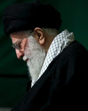 خامنئي يفوّض جزءًا كبيرًا من صلاحياته إلى المجلس الأعلى للحرس الثوري