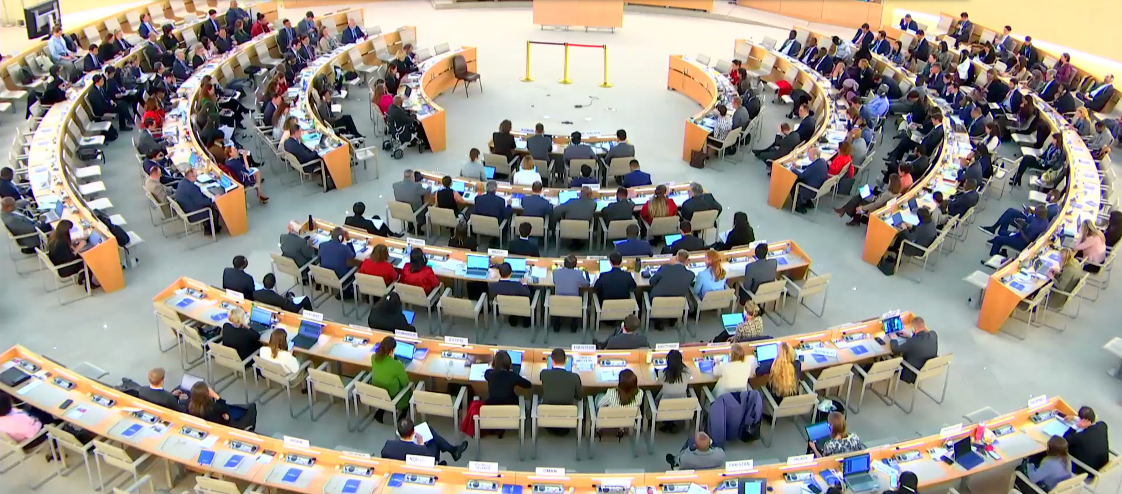 مجلس حقوق الإنسان بالأمم المتحدة يطالب إيران بالتوقف عن الانتهاكات والقمع