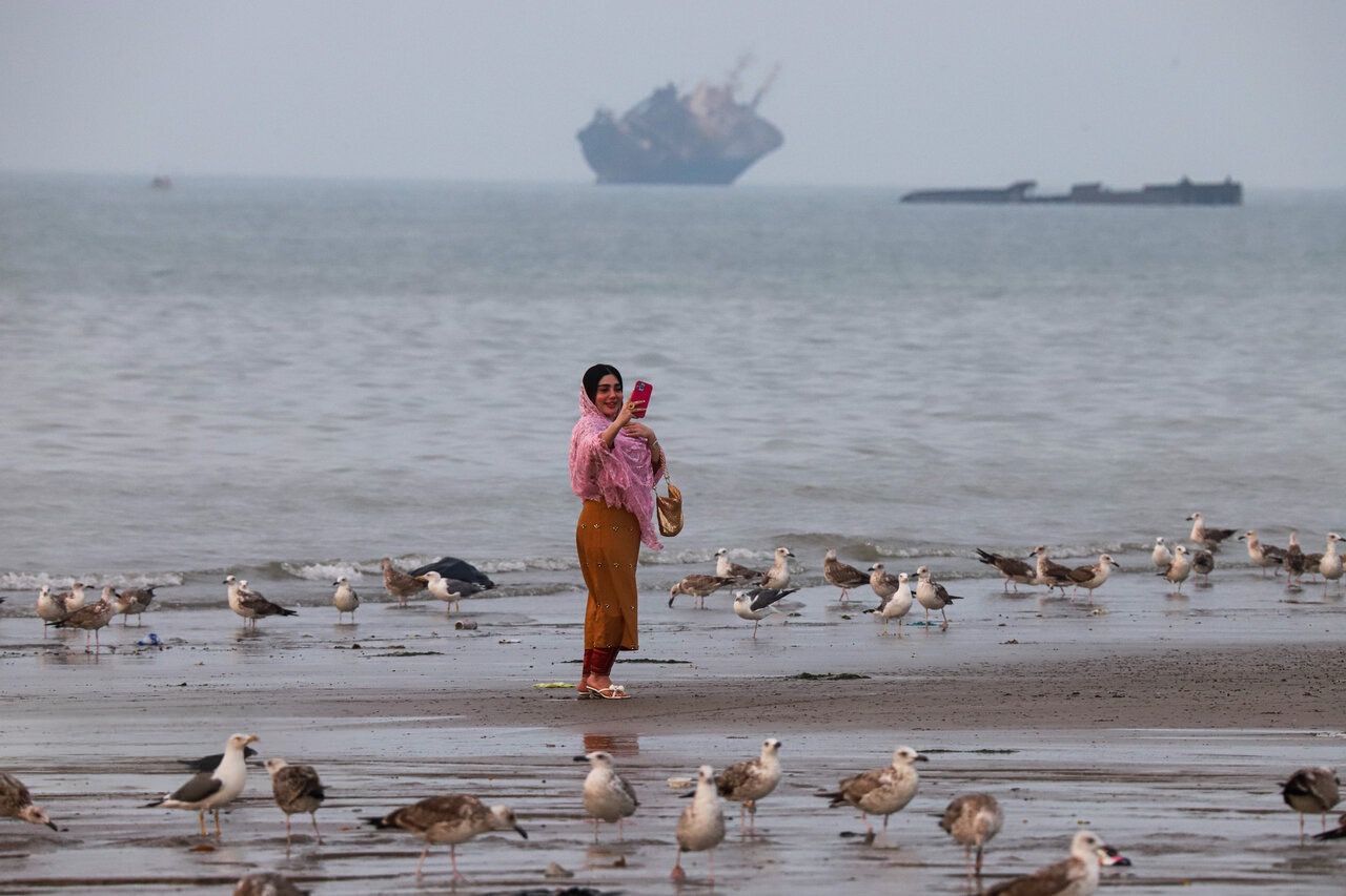 US-Iran talks focused on phased deal to reopen Hormuz