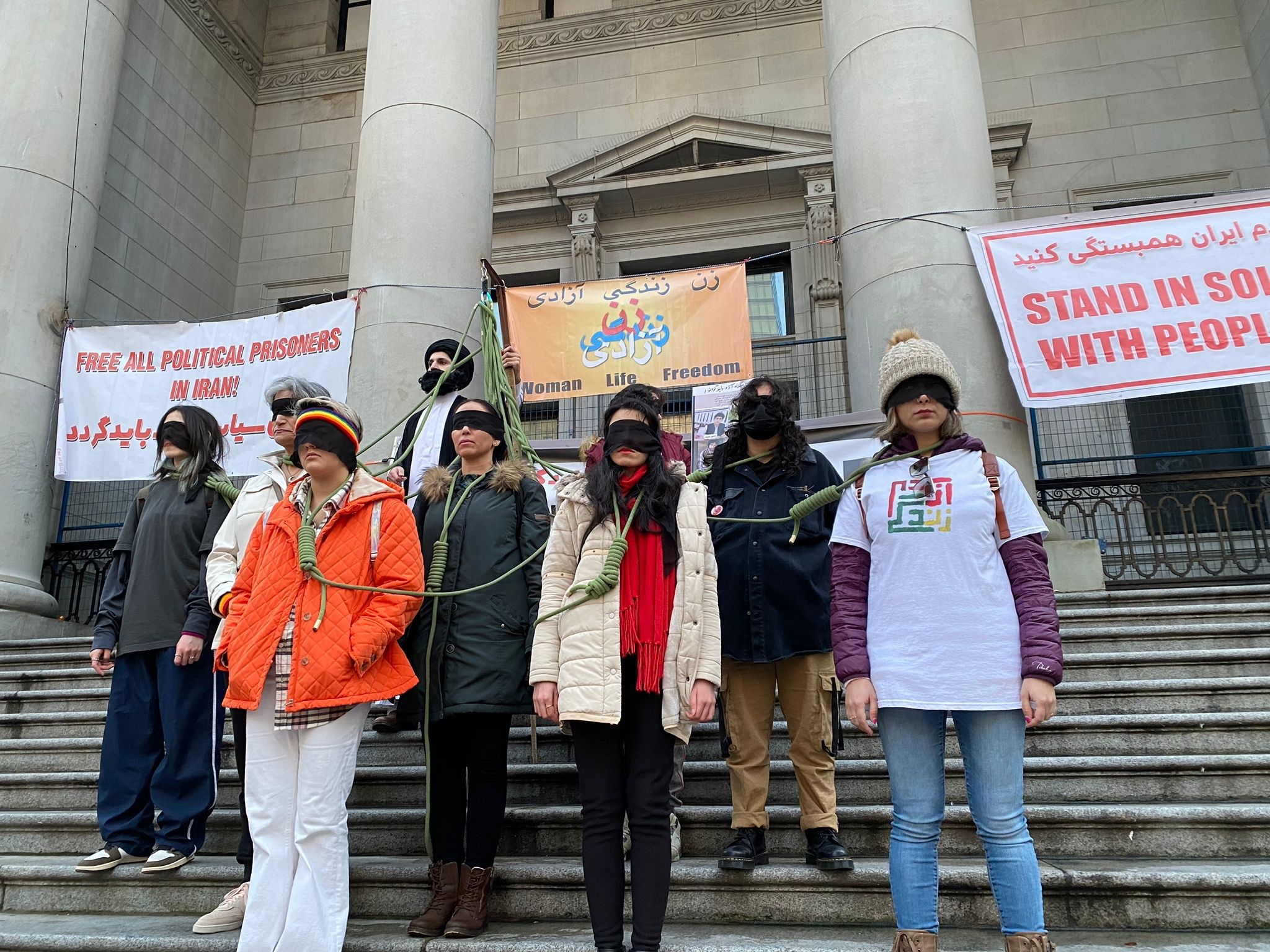 هنرمندان ایرانی در ویدیویی از کشورهای آزاد خواستند سفیران خود را از ایران فرا بخوانند