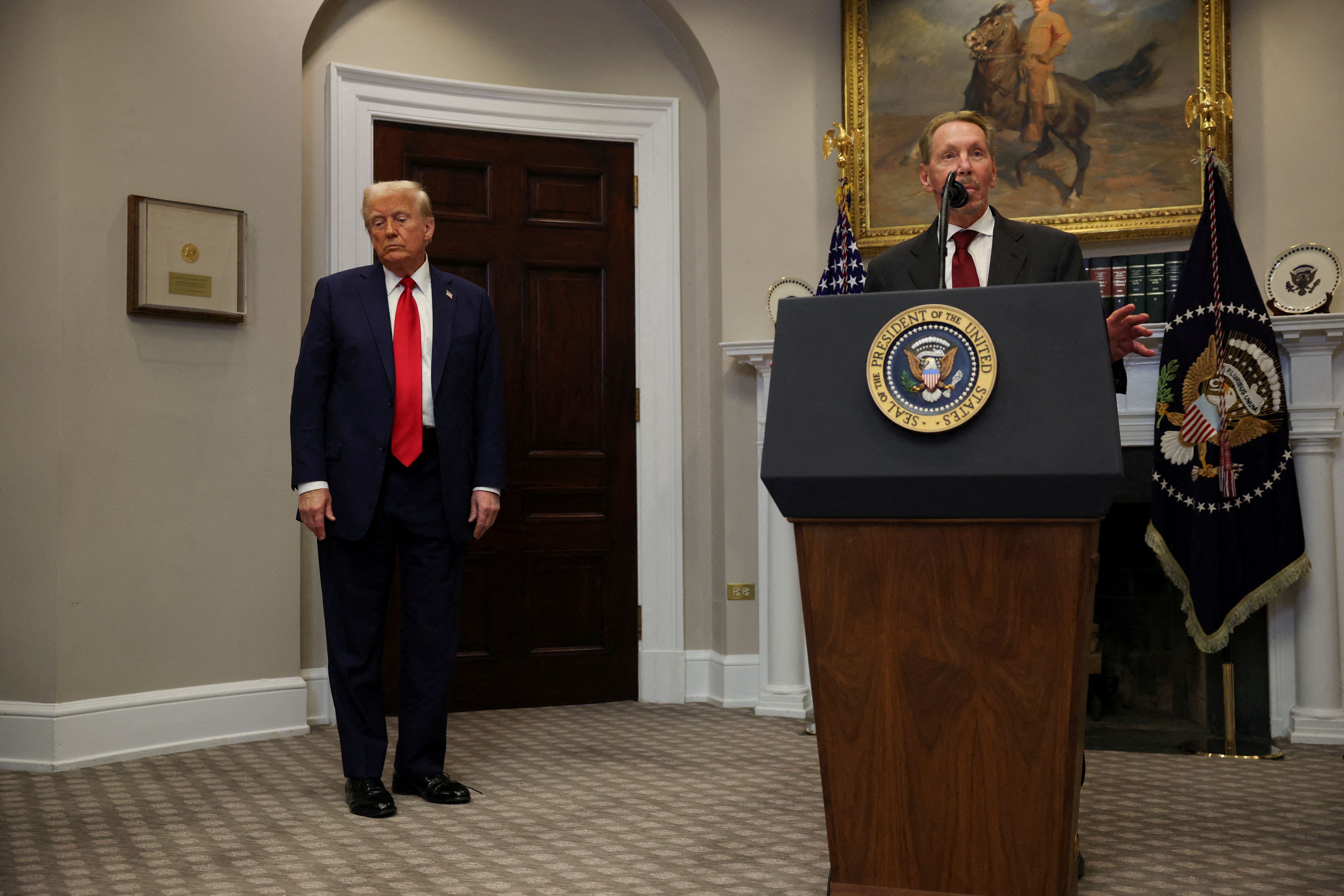 ترامپ از بررسی اعمال تعرفه ۱۰ درصدی برای واردات کالاهای چینی خبر داد