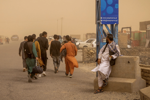 المنظمة الدولية للهجرة: موجة واسعة من الترحيل القسري للمواطنين الأفغان من إيران