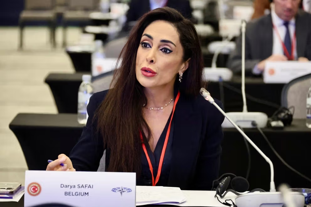 برلمانية بلجيكية من أصول إيرانية تكشف عن مخطط سلطات طهران لاختطافها