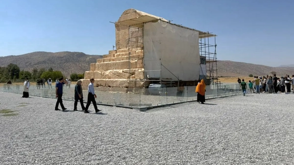 گزارش خبرگزاری ایلنا: مرمت آرامگاه کوروش دو سال دیگر زمان میبرد