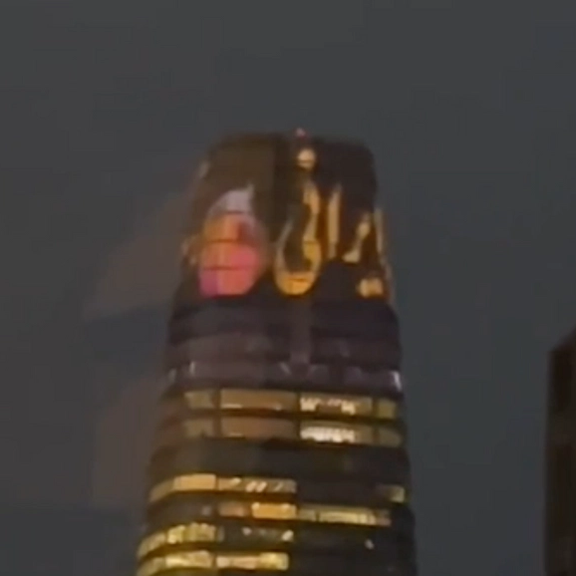 بلندترین ساختمان سان فرانسیسکو در همبستگی با خیزش سراسری مردم ایران نورپردازی شد