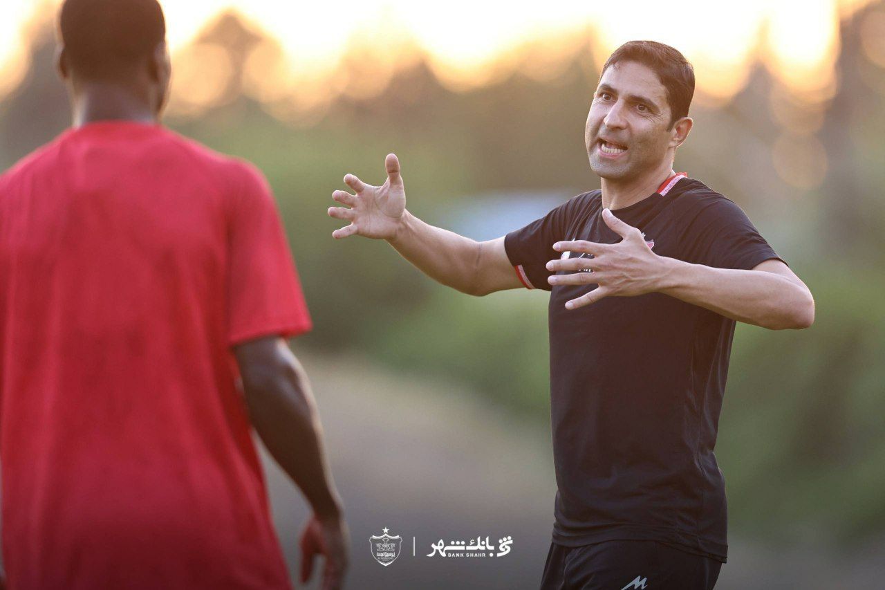 وحید هاشمیان: بی‌محابا و تحت فشار برای پرسپولیس بازیکن نمی‌گیرم