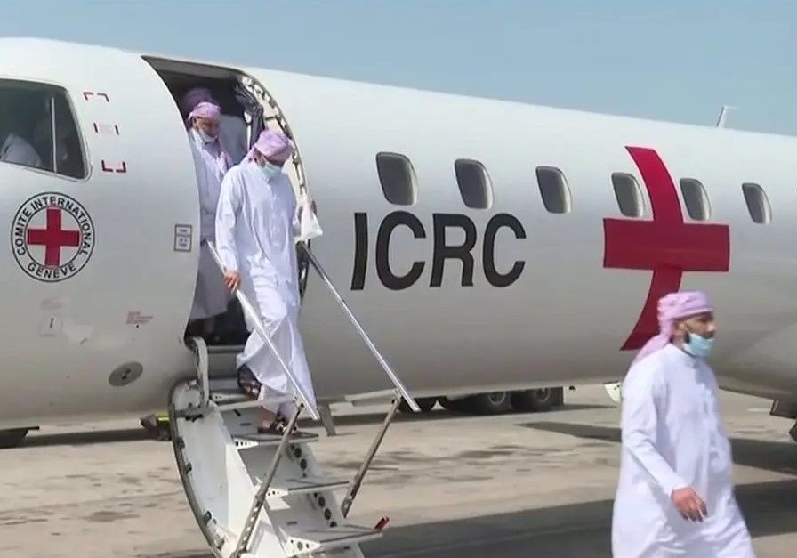 عربستان سعودی روند انتقال بیش از صد زندانی آزاد شده حوثی به یمن را آغاز کرد