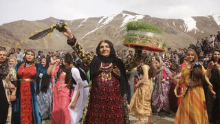 ۱۳ به درِ هویت؛ روزی برای بازپسگیری شادی ملی