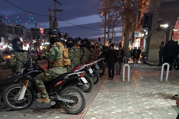 دستکم ۴۴ معترض در جریان اعتراضات با گلولههای جنگی و ساچمهای زخمی شدهاند