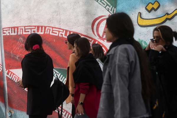 Iran Cyber-Police Threatens Beauty Salons, Gyms Over Hijab