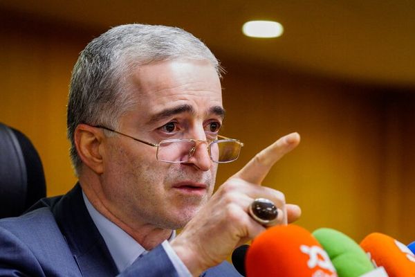 نقابي إيراني ينتقد صمت المسؤولين تجاه ارتفاع أسعار السلع الأساسية بذريعة الأحداث الدولية