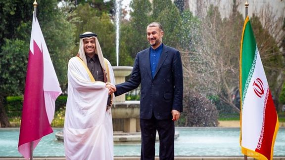 Qatari and Iranian foreign minister meeting in Tehran on January 27, 2022