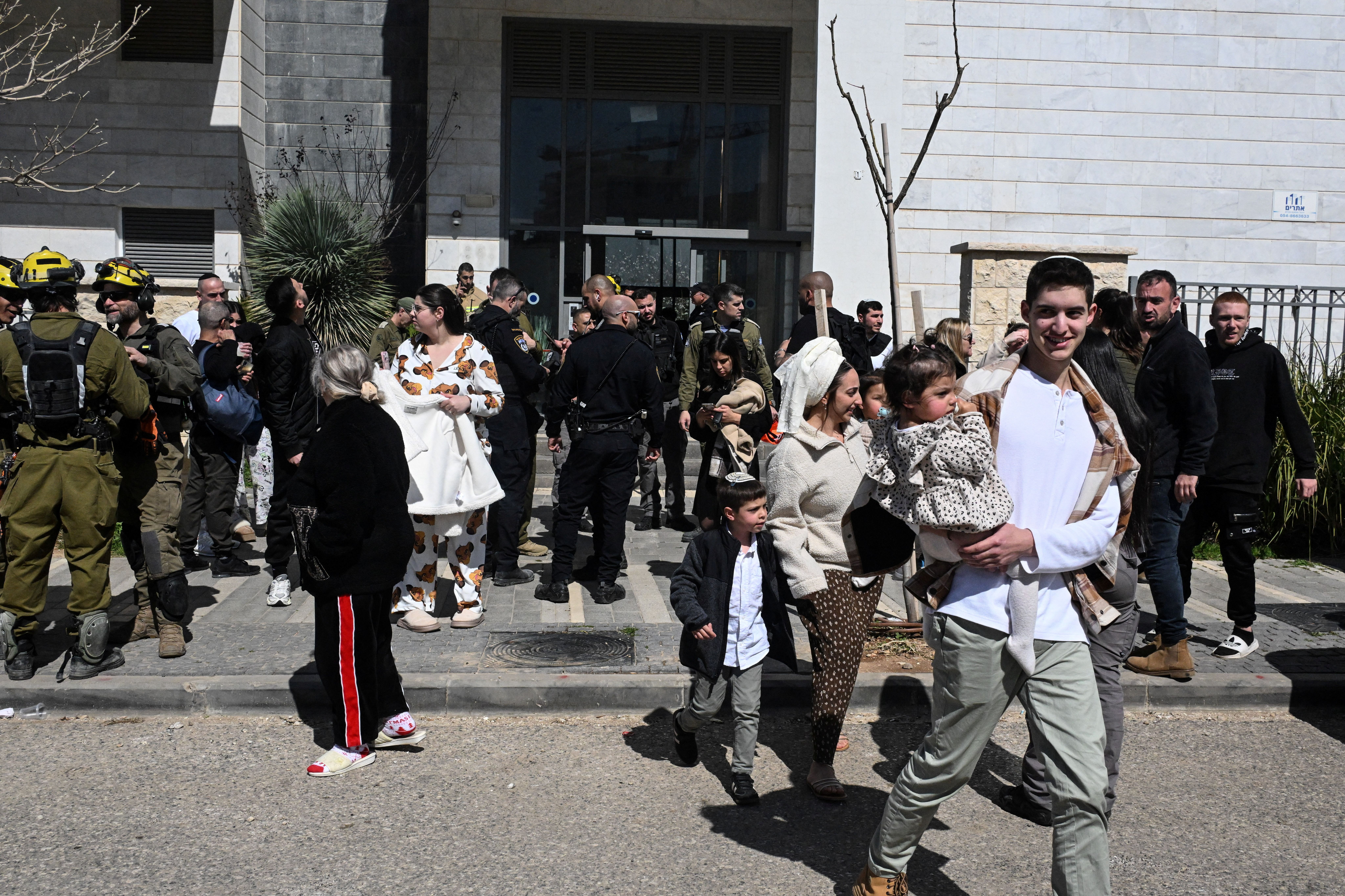 زیر موشک و آژیر خطر؛ چرا مردم اسرائیل پای جنگ با جمهوری اسلامی ایستاده‌اند؟