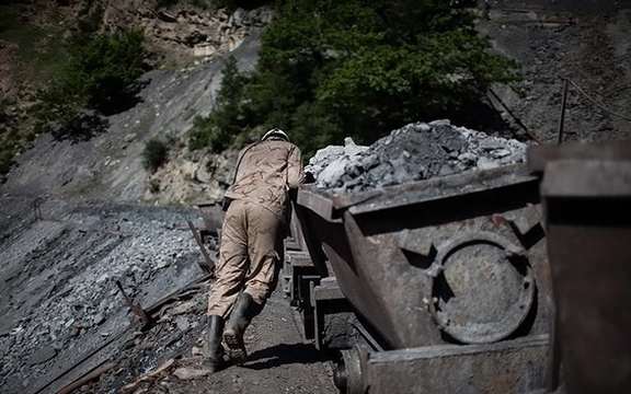 Operator User Drawing Journalist ties tanker attacks to oil middlemen, drawing treason ...