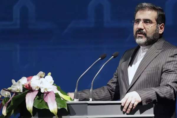 Iran’s Culture Minister Tells Protesting Artists: 'Repent Or Be Jobless!'