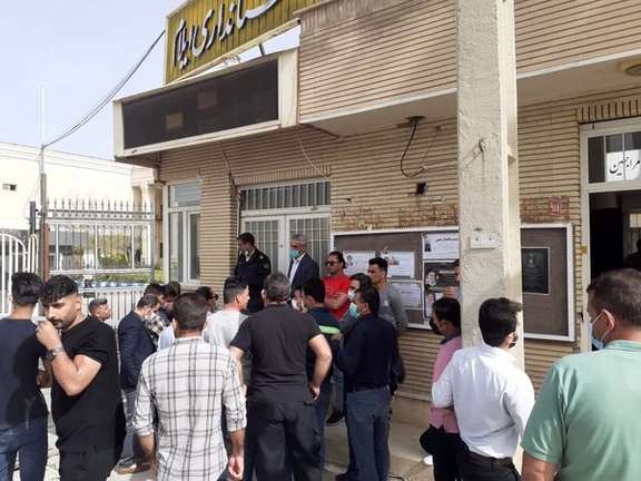 A protest by some of the workers of Iran's Chovar Petrochemical Company in Ilam province (April 2023)