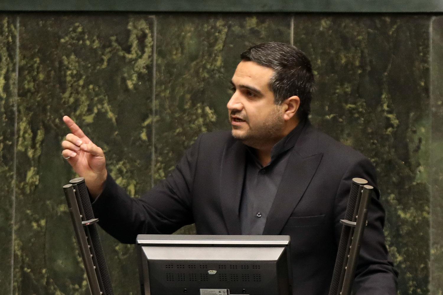 اسحاقی، نماینده قائنات: چیزهایی مانند سیم‌کارت سفید زیاد داریم، مثلا تسهیلات سفید