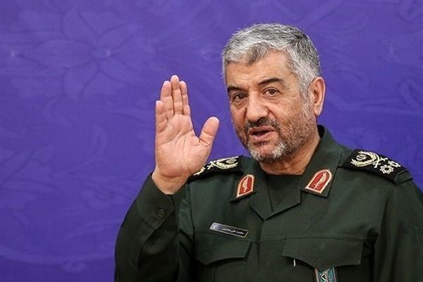 القائد السابق للحرس الثوري:ربما في الحرب القادمة سنغلق مضيق هرمز ونستهدف السفن بالصواريخ