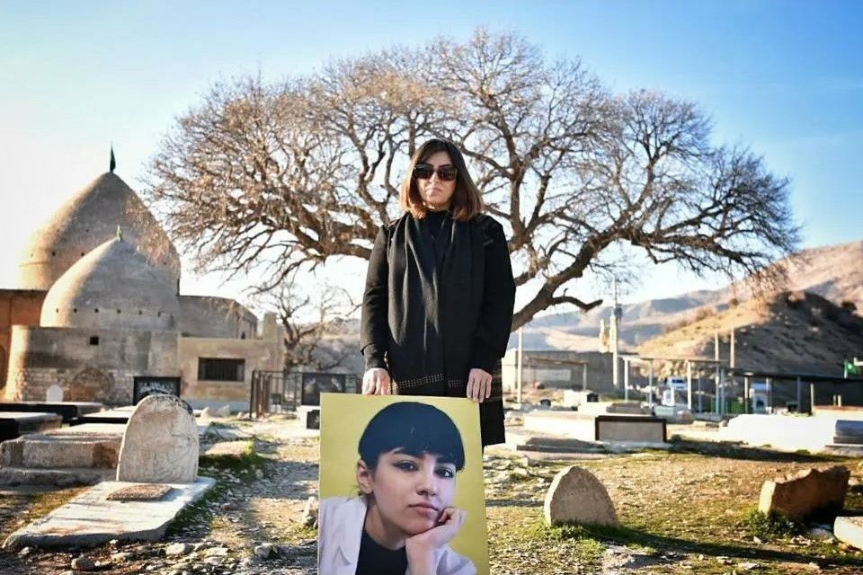 نسرین شاکرمی، مادر نیکا شاکرمی در دادگاه انقلاب محاکمه شد