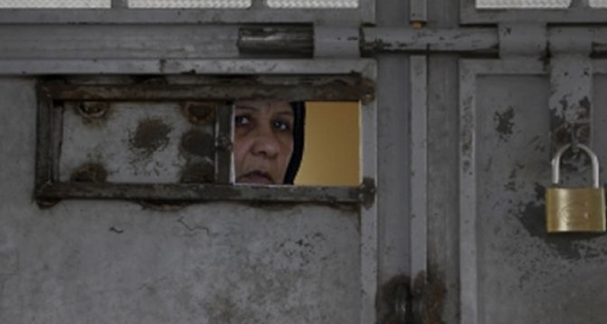 تعطل التدفئة وغياب المياه الساخنة يهددان حياة المعتقلات الحوامل والأطفال في سجون إيران 