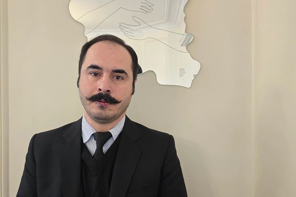 Outspoken Iranian activist sews lips shut, stages silent sit-in