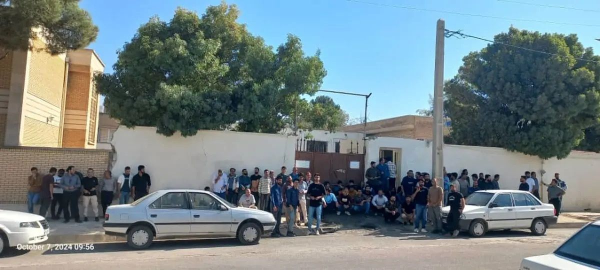 احتجاج لعمال شركة بتروكيماويات في إيران للإفراج عن زملائهم المعتقلين وإعادة المفصولين