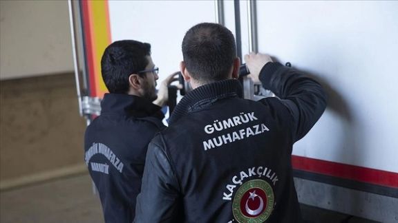 ترکیه از کشف محموله ۴۶۲ کیلوگرمی مواد مخدر متامفتامین در یک کامیون ورودی از ایران خبر داد