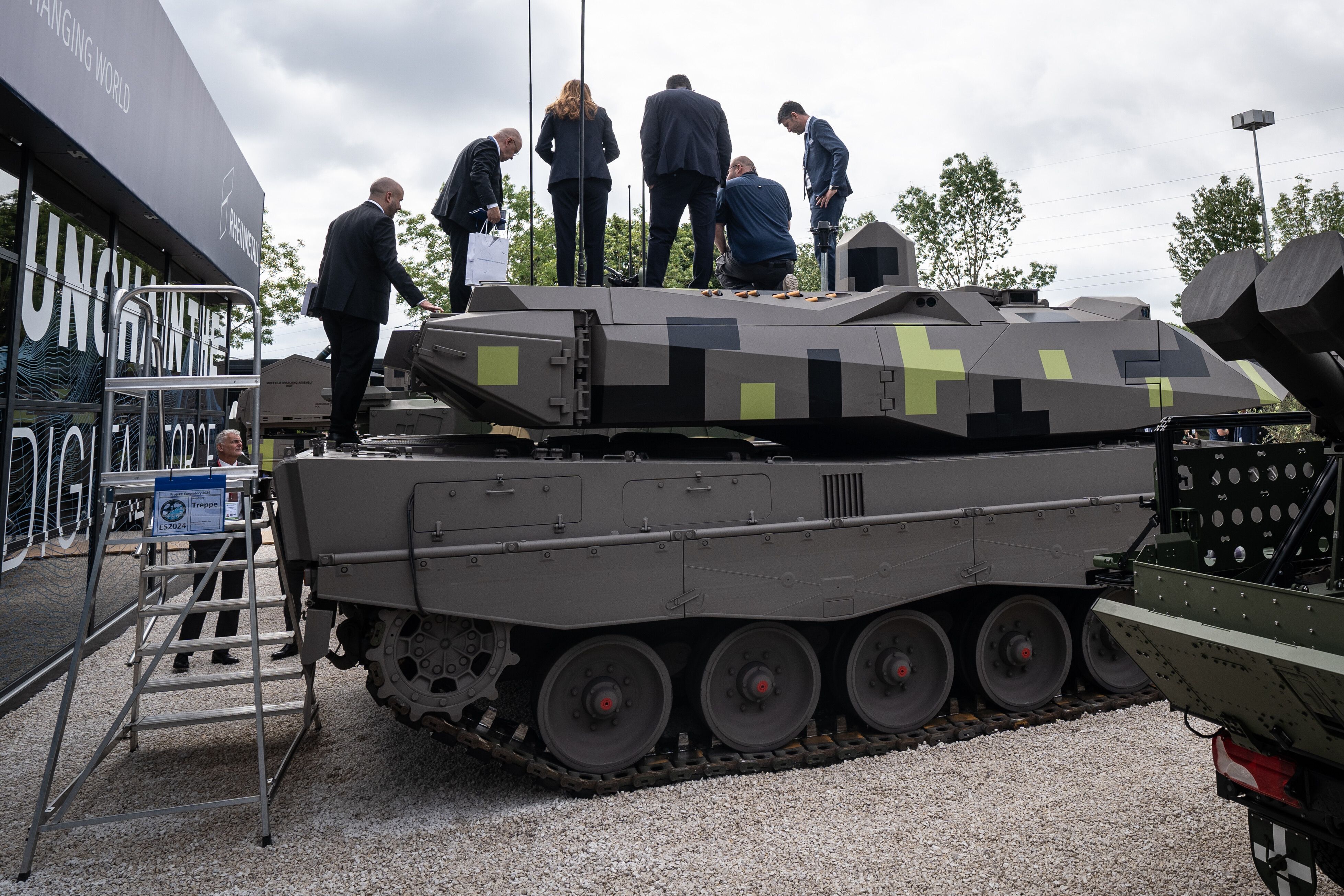 افزایش ارزش سهام شرکت‌های تسلیحاتی اروپا پس از درگیری لفظی ترامپ و زلنسکی 