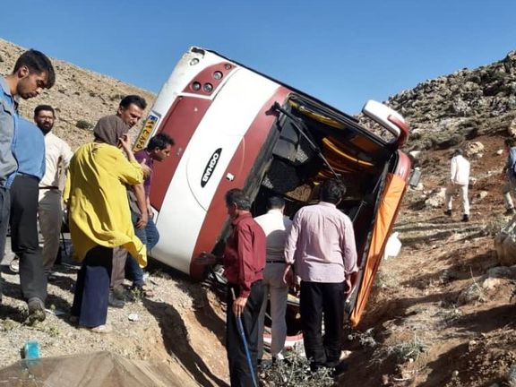 خبرنگاران بازمانده واژگونی اتوبوس: مسببان مرگ دو خبرنگار حاضر به استعفا و عذرخواهی نشدند
