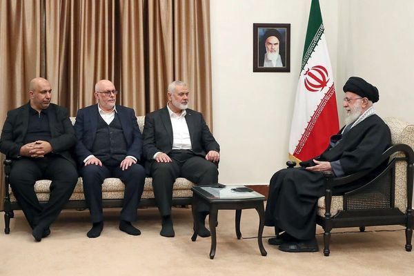 زيارة قادة حماس والجهاد تعزز "نفوذ" طهران في القضية الفلسطينية.. و"السلطة" الأكثر تضررا