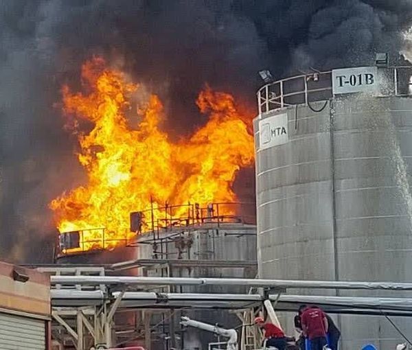 8 إصابات إثر حريق بمصفاة نفط في بندر عباس جنوبي إيران