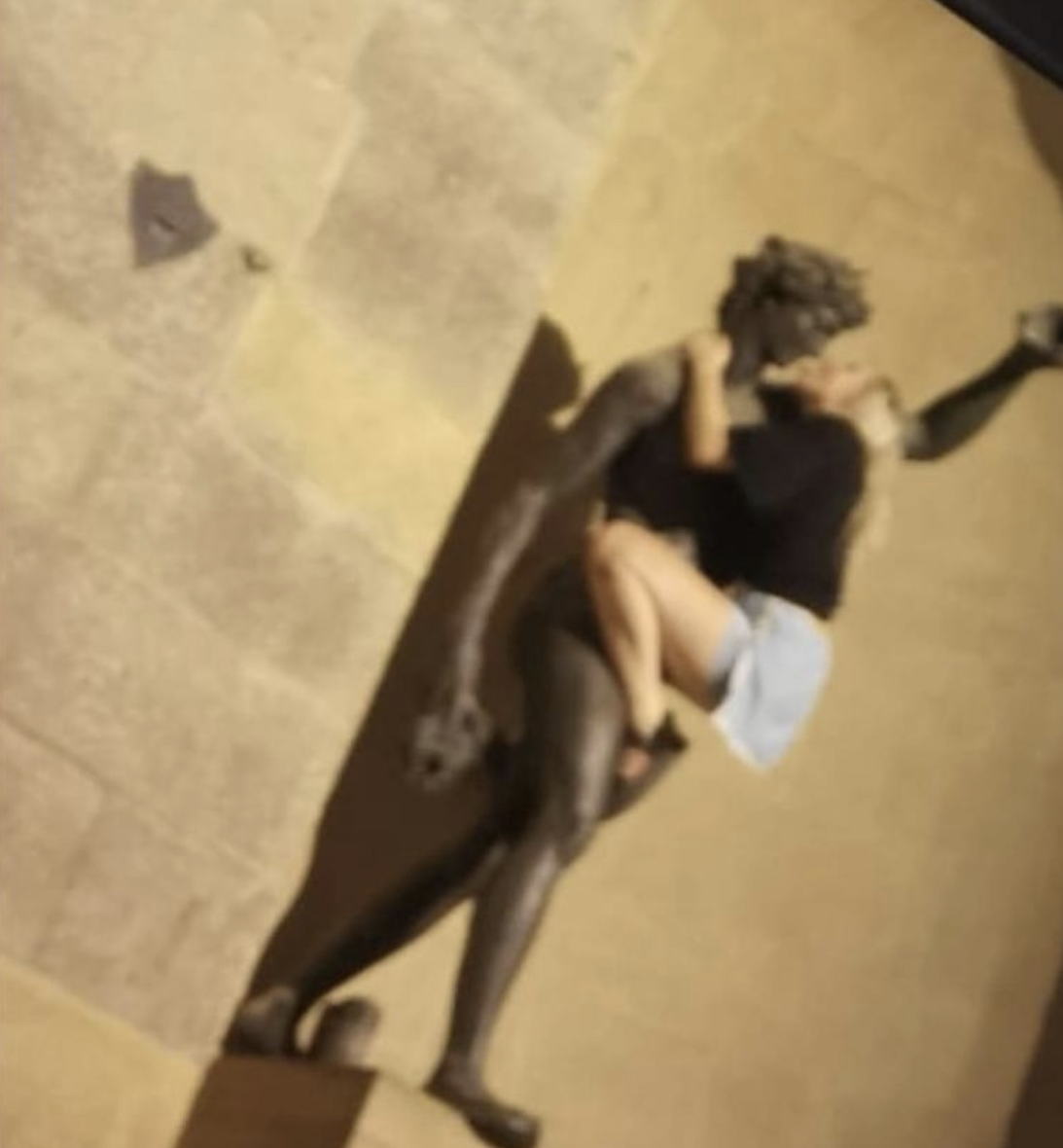 ممنوعیت همیشگی سفر به فلورانس در انتظار زن گردشگری که با مجسمه باکوس حرکات جنسی کرد