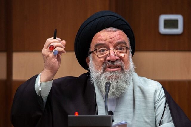 خطيب جمعة طهران: على جميع مسؤولي النظام "السمع والطاعة" لرأي "الولي الفقيه"