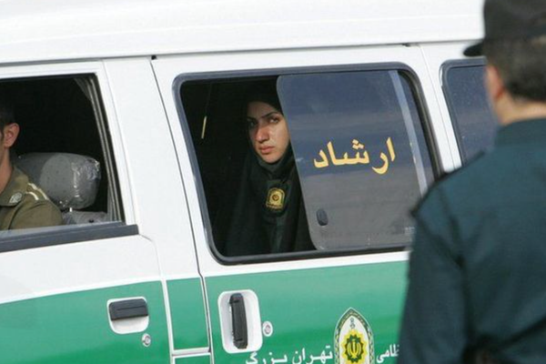 اللجنة القضائية في برلمان إيران تؤكد توقيف النساء على خلفية مشروع قانون "الحجاب والعفة"
