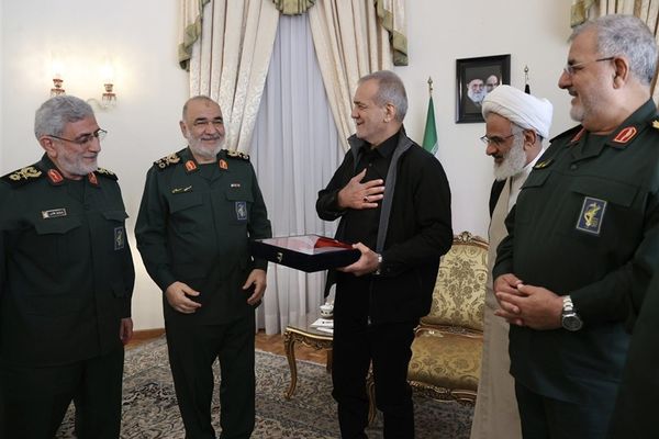 Iranian military talks tough while government blesses nuclear diplomacy